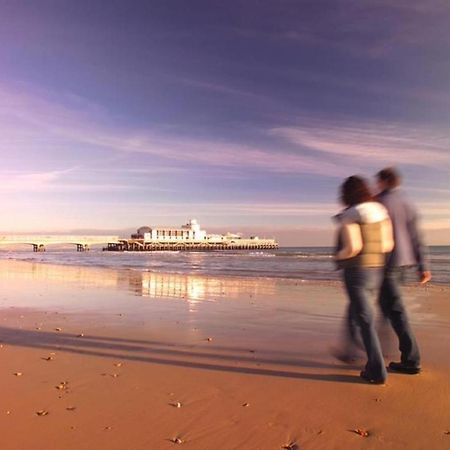 Bournecoast - Stylish Flat With Balcony - Sea Views - 10 Min Walk To Beach - Parking - Wifi - Fm8407 Bournemouth Exterior photo