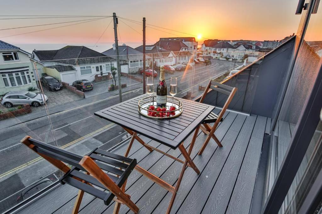 Bournecoast - Stylish Flat With Balcony - Sea Views - 10 Min Walk To Beach - Parking - Wifi - Fm8407 Bournemouth Exterior photo