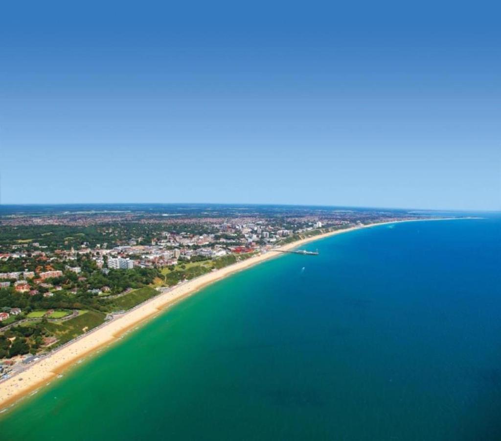 Bournecoast - Stylish Flat With Balcony - Sea Views - 10 Min Walk To Beach - Parking - Wifi - Fm8407 Bournemouth Exterior photo