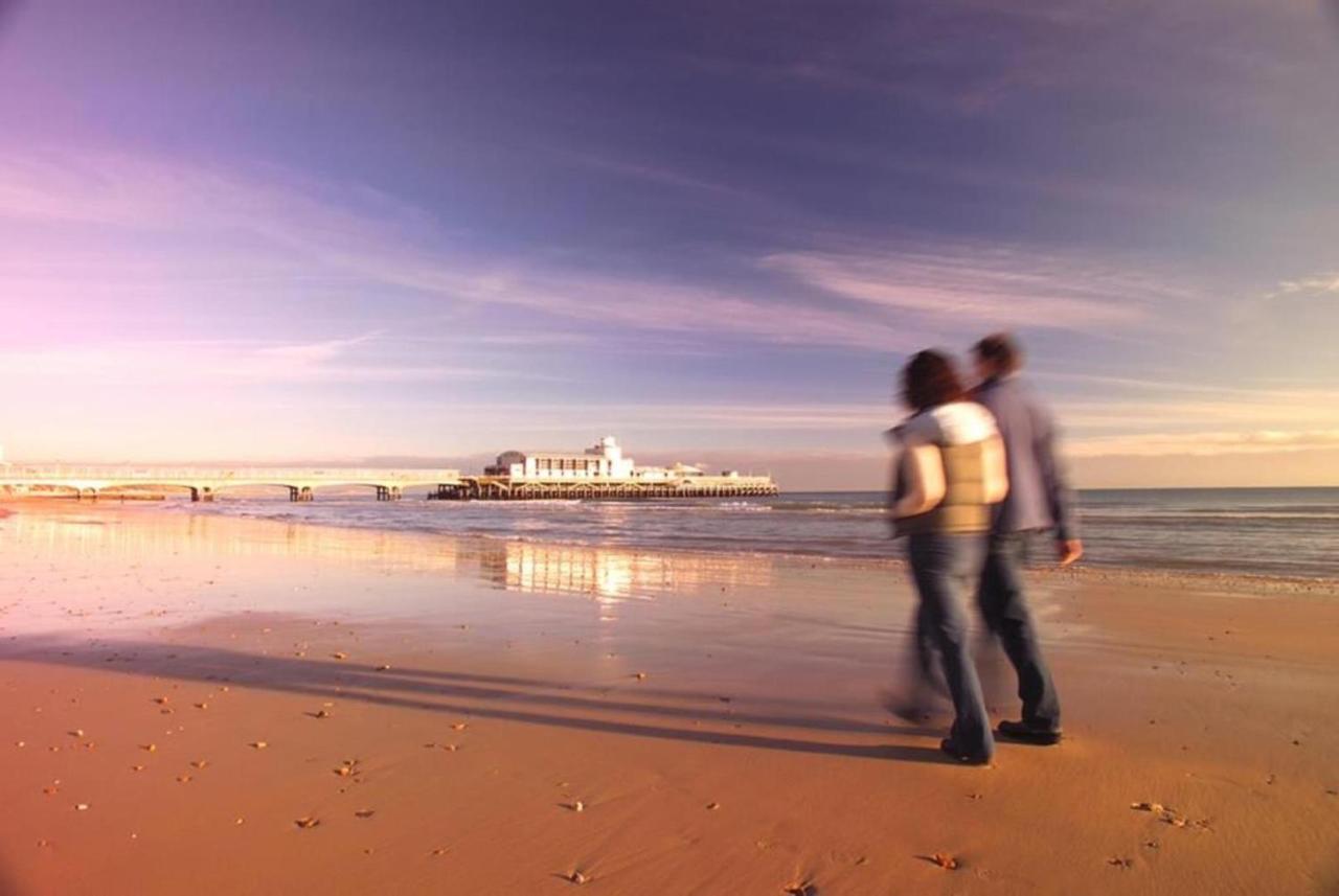 Bournecoast - Stylish Flat With Balcony - Sea Views - 10 Min Walk To Beach - Parking - Wifi - Fm8407 Bournemouth Exterior photo