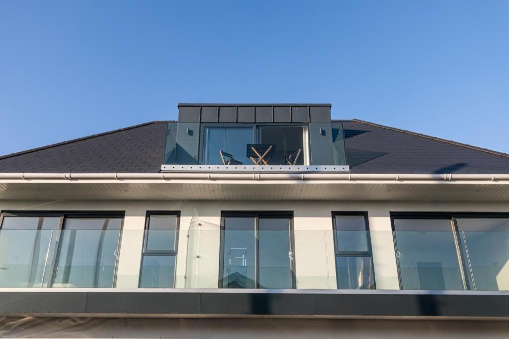 Bournecoast - Stylish Flat With Balcony - Sea Views - 10 Min Walk To Beach - Parking - Wifi - Fm8407 Bournemouth Exterior photo